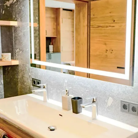 Waidmannsheil - 67qm By Interhome